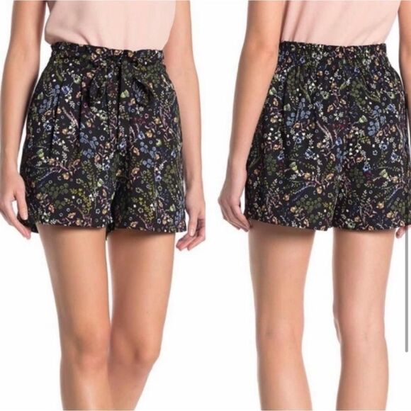 DR2 by Daniel Rainn Plus 3X Ditsy Floral Belted Shorts with Pockets & Stretch - Picture 2 of 9